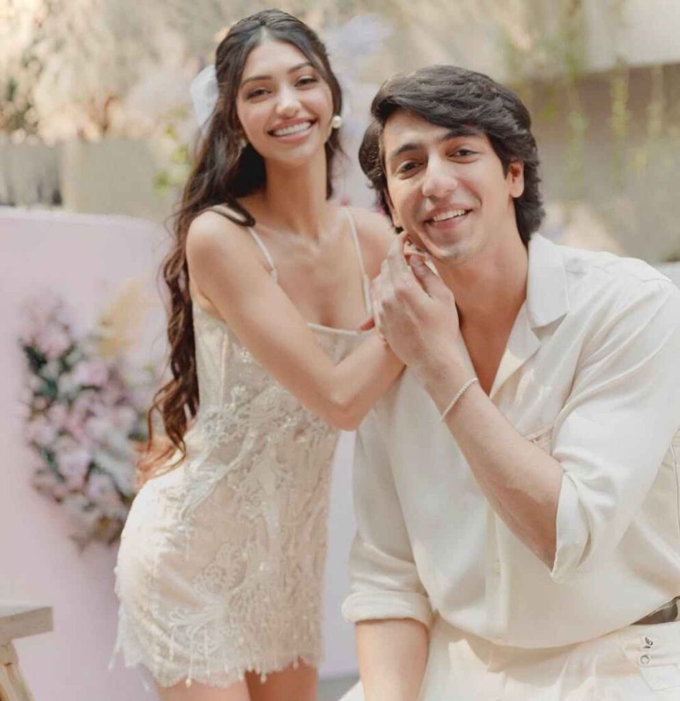 अहान पांडे का परिवार (Ahaan Panday Family) Sister